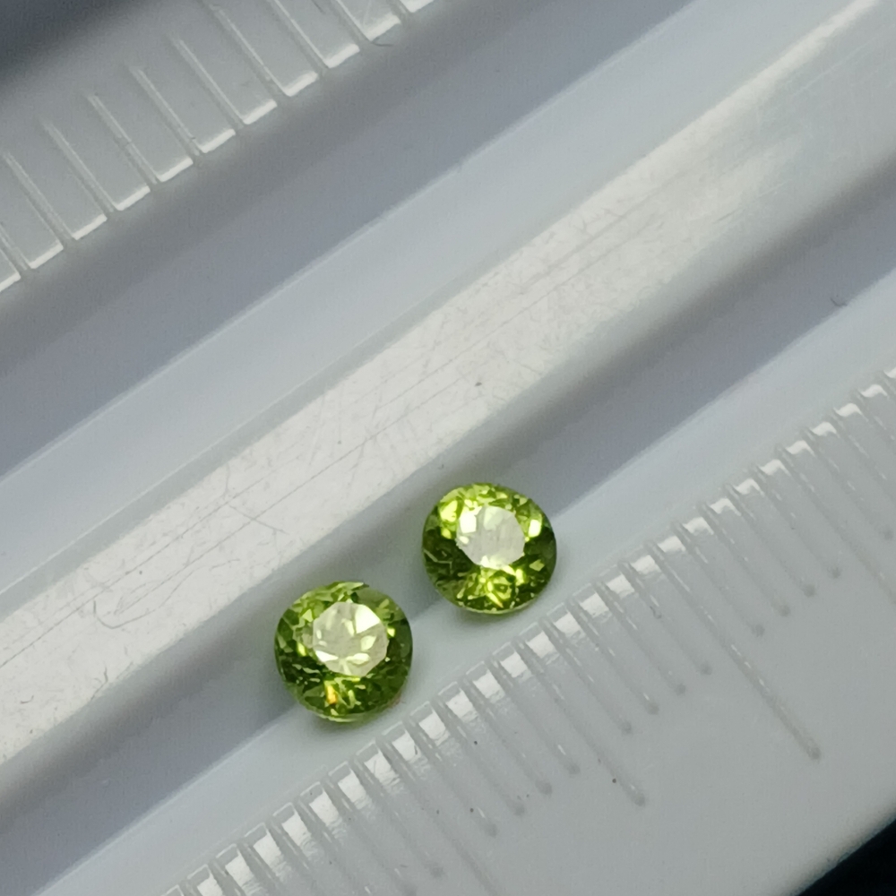 Elegant Green Peridot Gemstones 4mm Pair